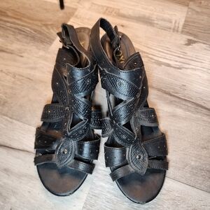 Xoxo Women's Black Open Toed Wedges